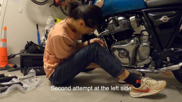 Installing Crash Bars On My Royal Enfield Interceptor 650 смотреть онлайн