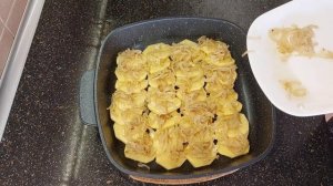 Куриные бёдрышки на картофельной подушке в духовке!!!