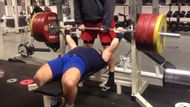 200 i benkpress på 81,9kg смотреть онлайн