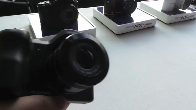 Samsung Galaxy NX Camera Hands-On смотреть онлайн