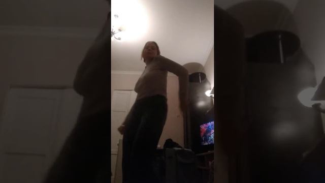 танцую,но пока плохо))) смотреть онлайн
