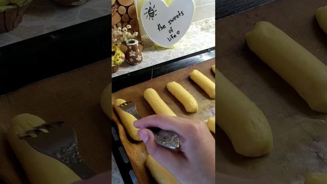 Как сделать эклеры БЕЗ НАСАДОК?!?!#эклеры #shorts #sweet смотреть онлайн