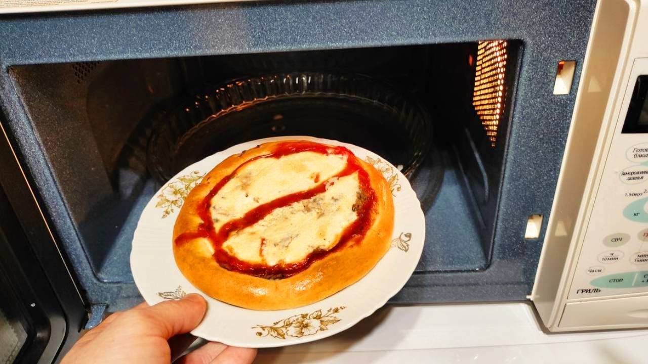 Как правильно разогреть пиццу в микроволновке ? смотреть онлайн