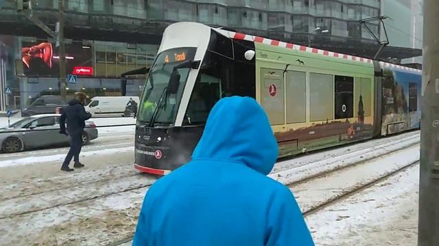 Таллин, центр, новые трамваи. Кадриорг. смотреть онлайн