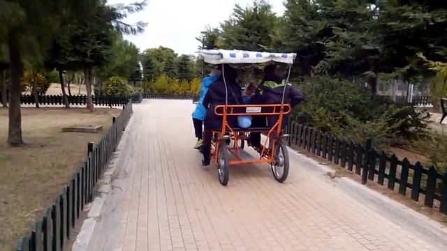Riding a 4 Person Quadricycle Мы едем начетырехколесном велосипеде ))) смотреть онлайн