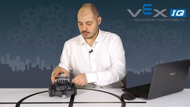 Движение по черной линии и 1 датчик - Уроки робототехники смотреть онлайн