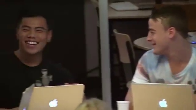 ЛУЧШИЙ ПРИКОЛ 2014 - КОГДА ЕМУ ПО ФИГ смотреть онлайн