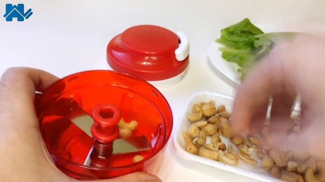 Измельчитель овощей, зелени и орехов для салатов смотреть онлайн