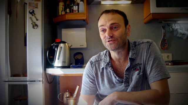 актёр Николай Шкуратовский читает свои стихи "Корнет" смотреть онлайн