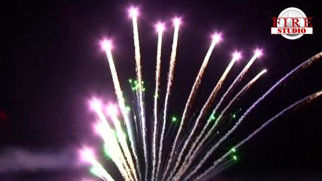 15 залпов Золотые кометы с красными звездами и зеленым мерцанием смотреть онлайн