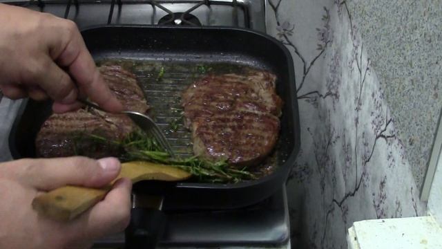Учимся готовить стейки. Стейк Рибай-первый стейк комом)))) смотреть онлайн