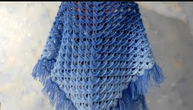 ШАЛЬ рельефными столбиками крючком. Красивая шаль-бактус. (720p) смотреть онлайн