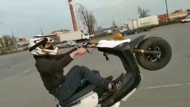 Yamaha BWS 100 stunt смотреть онлайн
