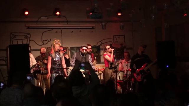 Вася Ложкин и Какие-то люди - Просто очень хочется любви (live @ Рюмочная в Зюзино) смотреть онлайн