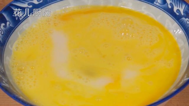 80岁老师傅教我的西红柿炒鸡蛋，做法真的不一般，我家三天两头做 смотреть онлайн