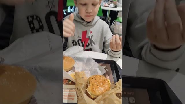 #burgerking Сравниваем старое и новое. Гранд Чиз или Чизбургер? смотреть онлайн