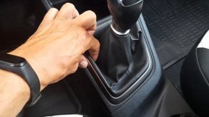 Снятие кожуха чехла ручки КПП механической коробки передач.(2021 год)Хендэ Солярис.