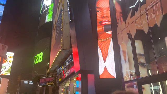 Нью Йорк/Тайм сквер/Ночь перед Хэллоуином/New York/Time square/Night before Halloween. смотреть онлайн