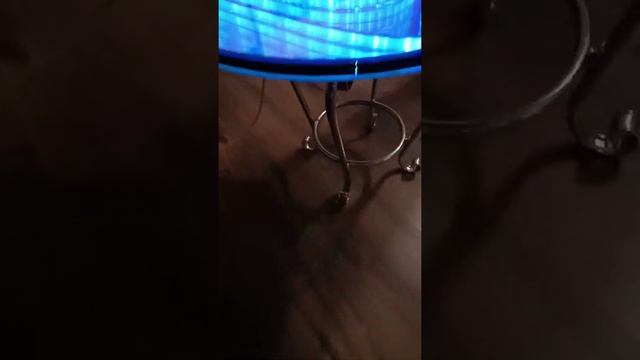 столик с эффектом бесконечности смотреть онлайн