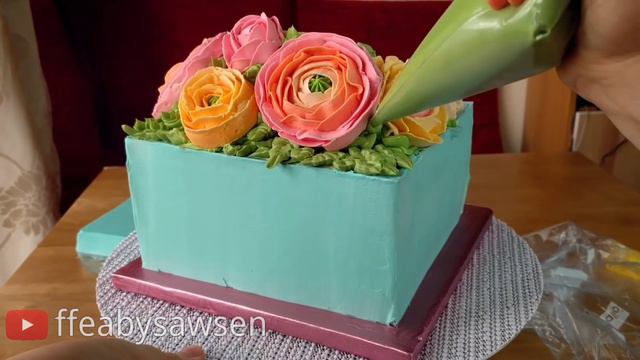 Floral buttercream gift box cake pt 2 - floating lid, flower arrangement & piping tassels смотреть онлайн