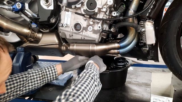 BMW M1000RR Oil Change In The Engine