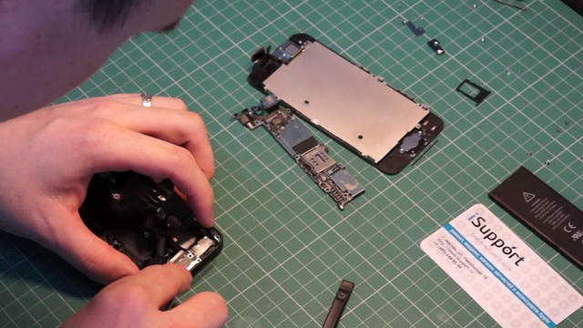 Разбираем IPhone 5