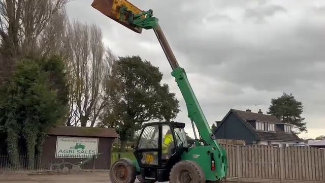 JCB 531-70 4WD TELEHANDLER C/W BUCKET смотреть онлайн