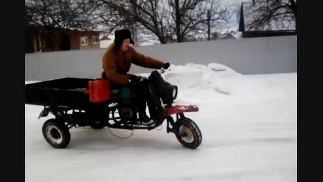 Дрифт на мотороллере "Муравей" смотреть онлайн