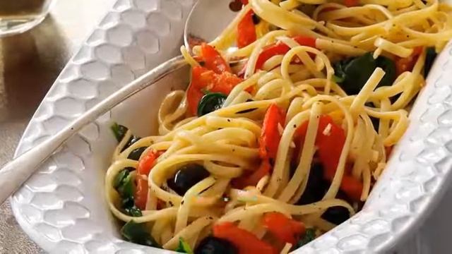 Спагетти со шпинатом и перцем.Как приготовить спагетти. смотреть онлайн