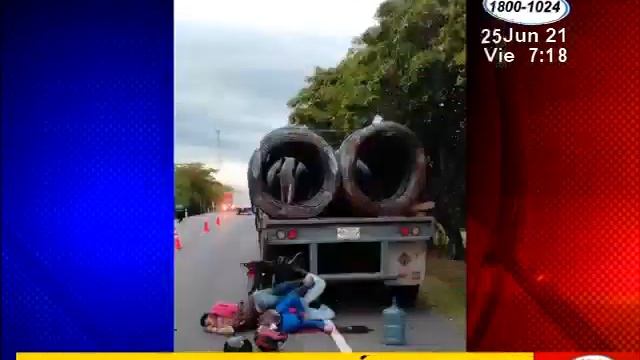 Accidente de tránsito dejó como resultado a dos personas fallecidas смотреть онлайн