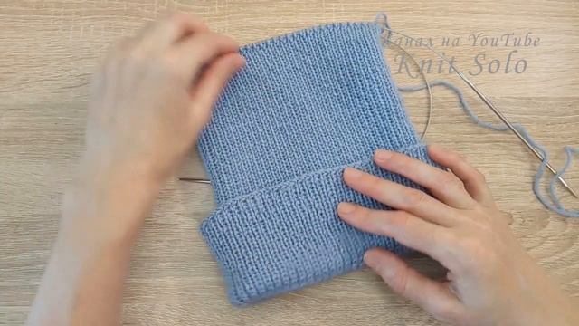 Шапка спицами с отворотом и красивой макушкой. Knit Solo смотреть онлайн