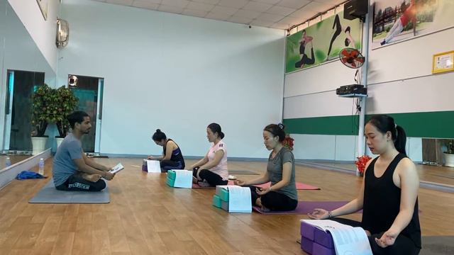 Ashtanga opening Mantra Yoga Class At Yogrishi Kulam Vietnam смотреть онлайн