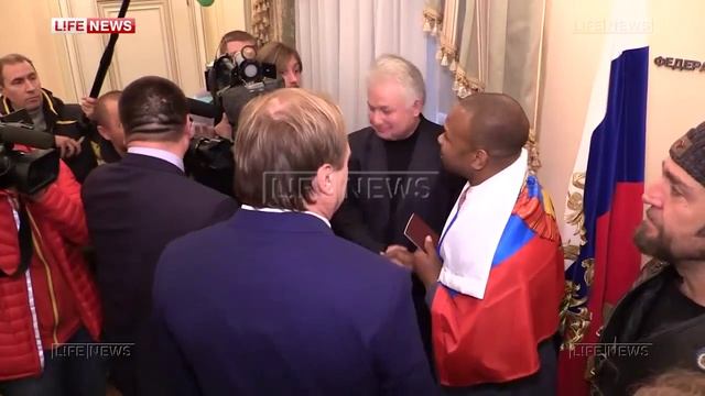 Рой Джонс получил российский паспорт смотреть онлайн