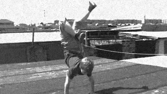 Все танцуют босиком на песке смотреть онлайн