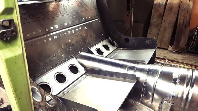 Старенький Москвич 407 на пневматиці і з новим серцем смотреть онлайн