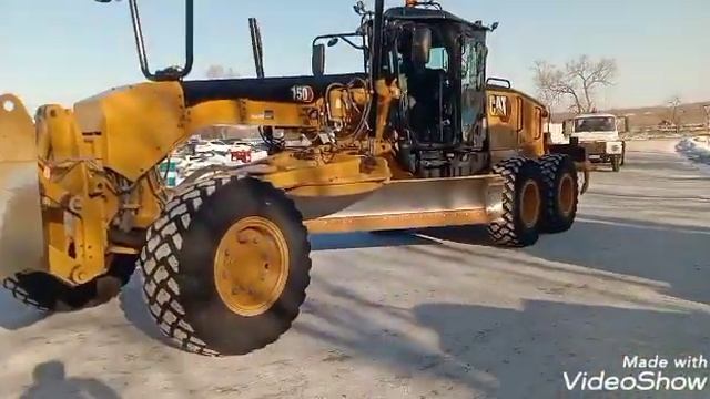 Перегоняем грейдер Caterpillar 150 AWD смотреть онлайн
