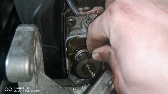 Volvo S60 I 2.4D Termostata Maiņa. Kā To Izdarīt ātrāk Un Vienkāršāk.