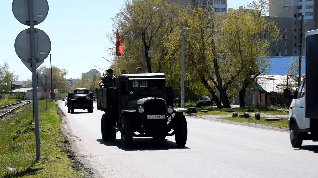 ЗиС-5, Studebaker US6 (ЗиЛ-157) и ГАЗ-40 (БТР-40) смотреть онлайн