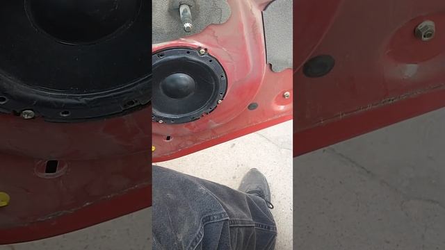 COMO QUITAR LAS TAPAS DE PUERTAS DE UN FORD FIESTA FIRST 2005 .... cambio de bocinas смотреть онлайн