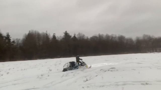 Мотобуксировщик с лыжным модулем 15 л.с. Катается ребёнок смотреть онлайн