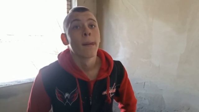 Залезли на заброшенный завод!там кто-то был? смотреть онлайн