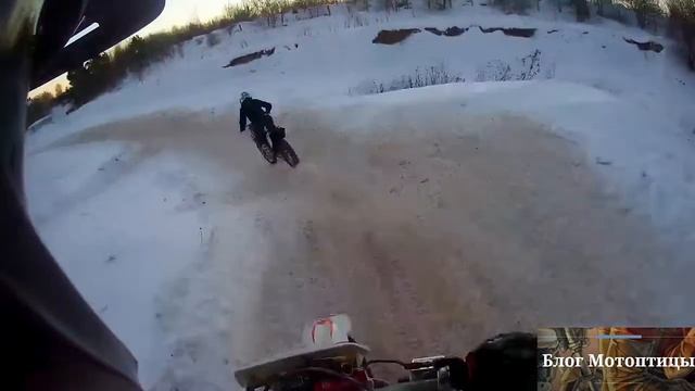 Сравните взрослую мотоциклистку с детьми из мотокросса. Yamaha yz250f - Четвертая тренировка. смотреть онлайн