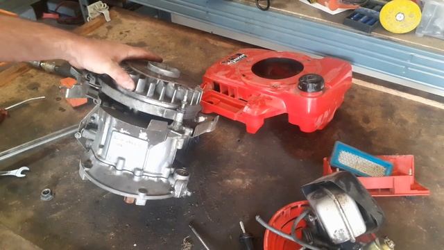 Honda GXV : Démontage Complet OHV ( Volant , Bobine, Arbre A Came , Régulateur Etc ... )