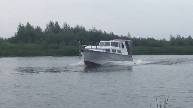"Водоизмещающий" Катер Плёс смотреть онлайн