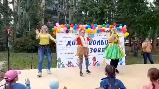 Флешмоб " Африка"l День Двора lГлазов l Танцы смотреть онлайн