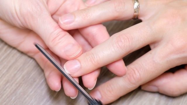 Хватит рвать дорогие колготки! Навсегда убираем заусенцы и ломкие ногти с Royal Tools. смотреть онлайн