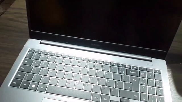 UNBOXING do NOTEBOOK SAMSUNG DUAL CORE WINDOWS 10 BOOK NP550XDA-KO1BR смотреть онлайн