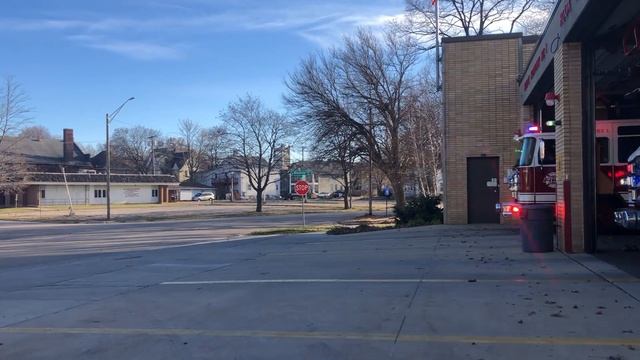 Rockford Fire Station 1 Responding to Possible Structure Fire. смотреть онлайн