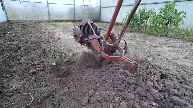 Предзимняя фрезеровка в теплице