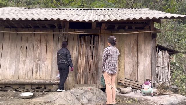 Single mother A 17-year- and her child wandered the streets without help - Lý Tử Ca смотреть онлайн